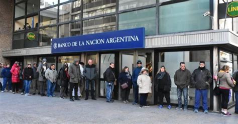 los bancos abren hoy en argentina